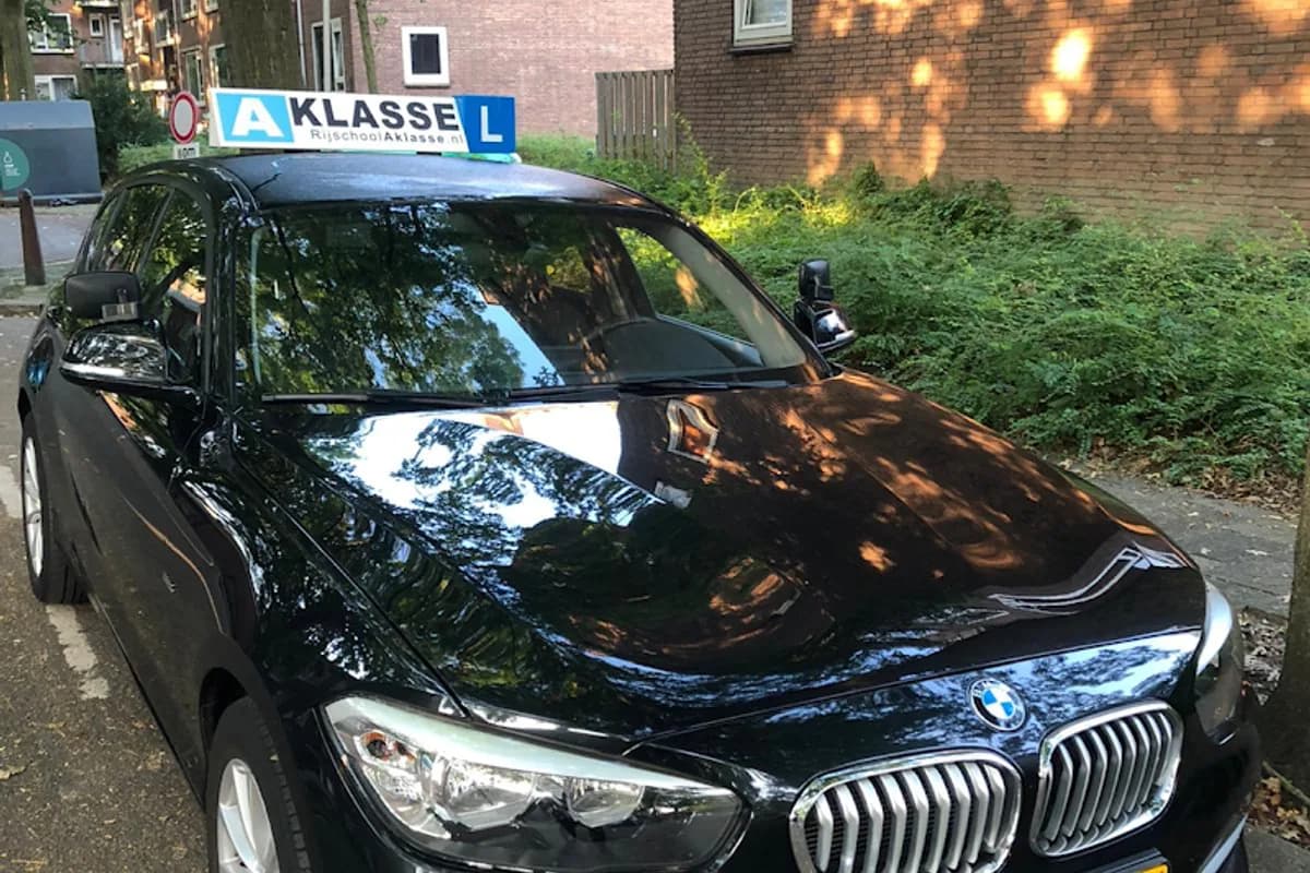 Aklasse-rijschool (rijles en rij-instructeur opleiding)