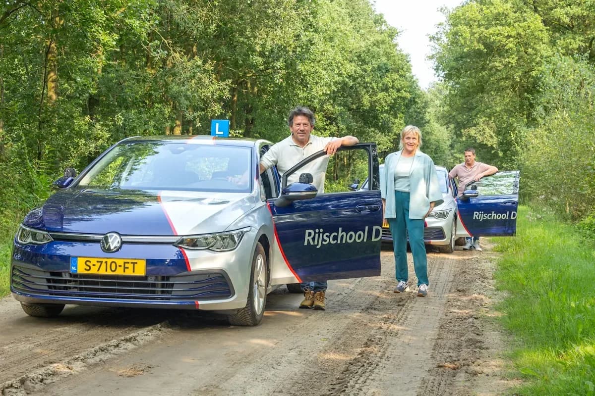 Auto- en Motorrijschool Dekker