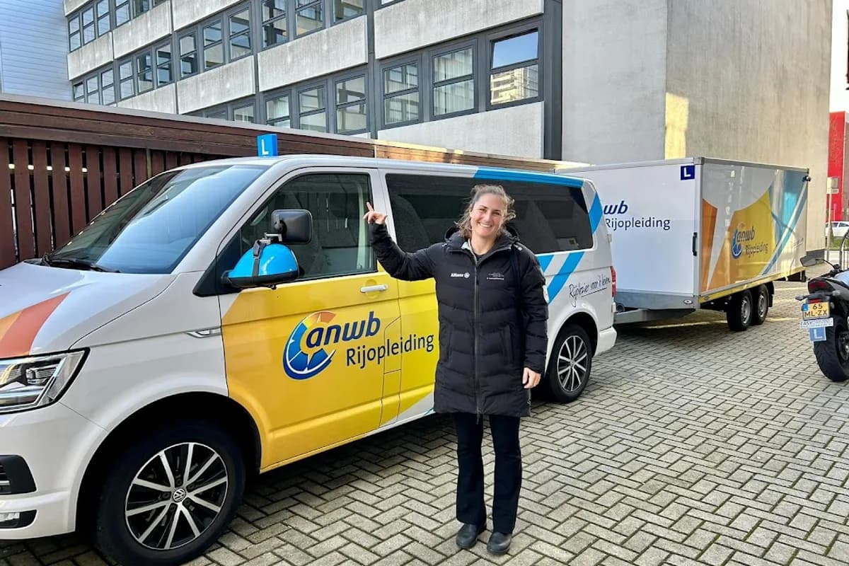 Nadia Auto- en Motorrijschool - Wateringen