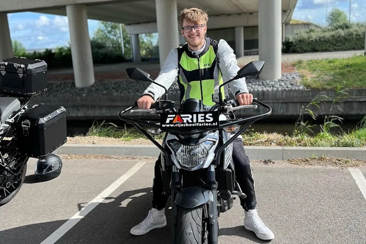 Rijschool Faries - Leiden