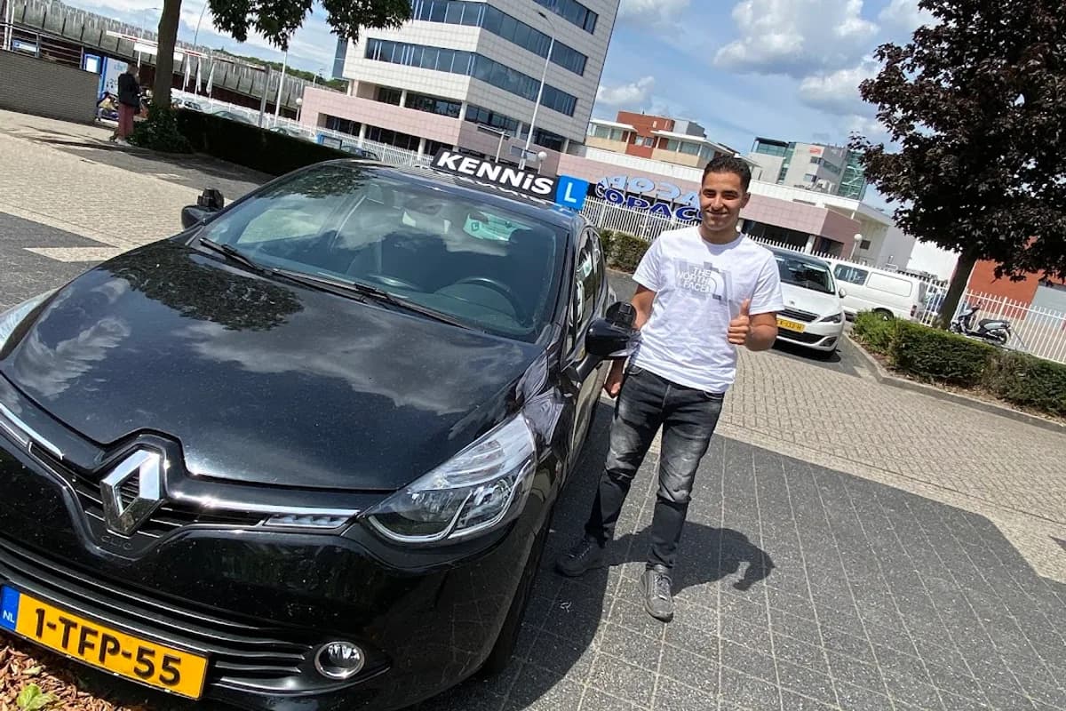 RIJSCHOOL KENNIS EINDHOVEN B.V. | +10 GRATIS RIJLESSEN + GRATIS EXAMENS