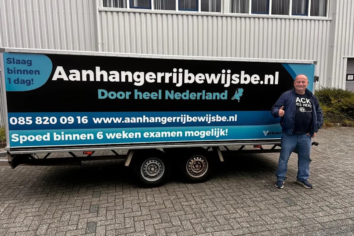 Rijschool Tilburg Verkeersopleider - Auto, Motor, Scooter, Taxi Opleiding & Aanhanger